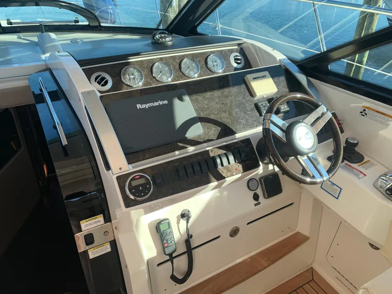 Slide: The Image of Sea Ray 410 Sundancer 2014 - 64