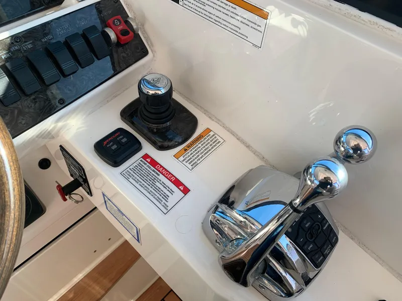 Slide: The Image of Sea Ray 410 Sundancer 2014 - 65