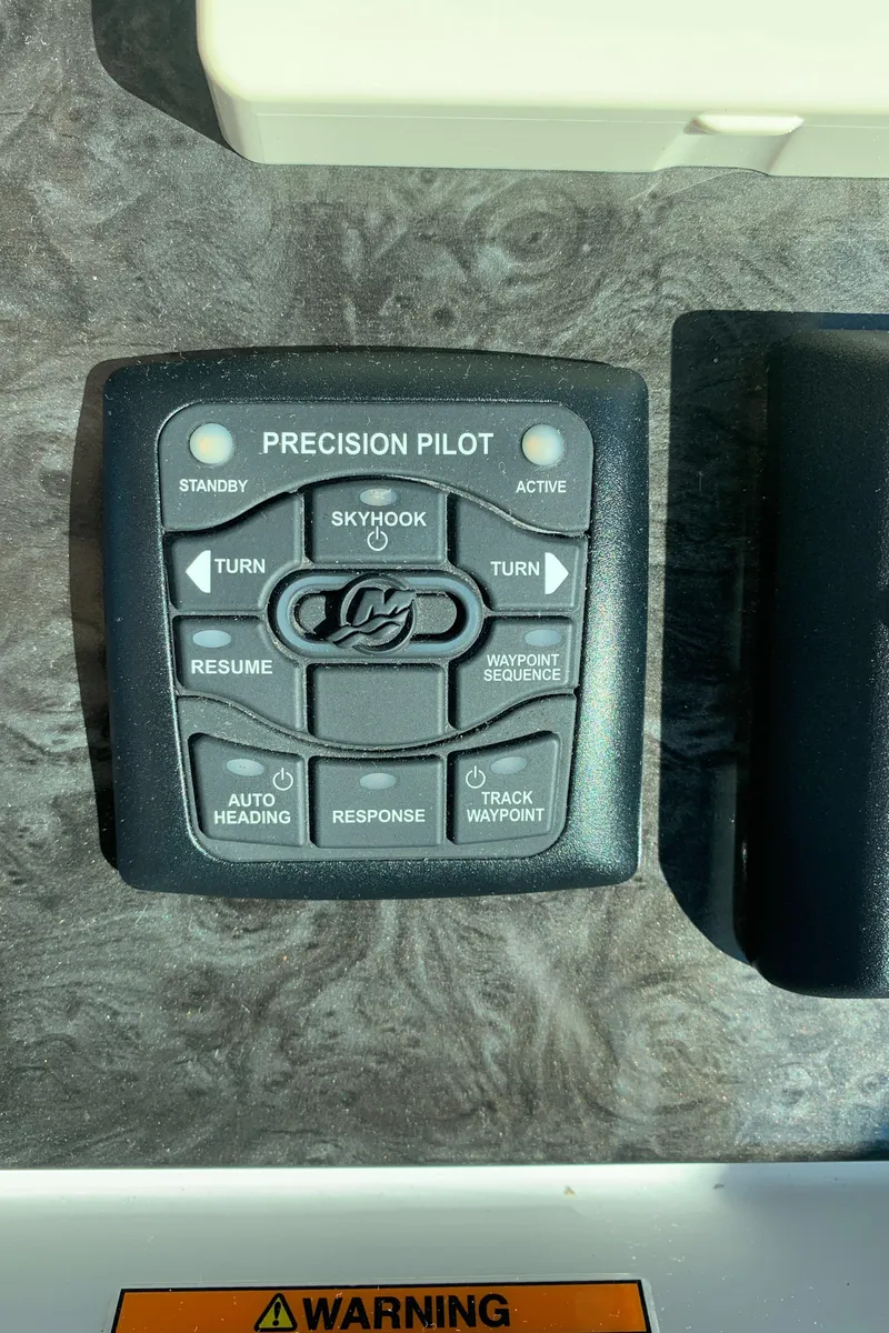 Slide: The Image of Sea Ray 410 Sundancer 2014 - 73