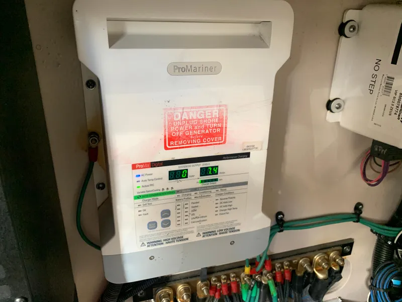 Slide: The Image of Sea Ray 410 Sundancer 2014 - 77