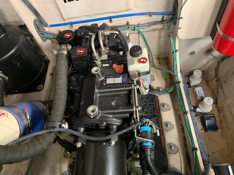 Slide: The Image of Sea Ray 410 Sundancer 2014 - 89