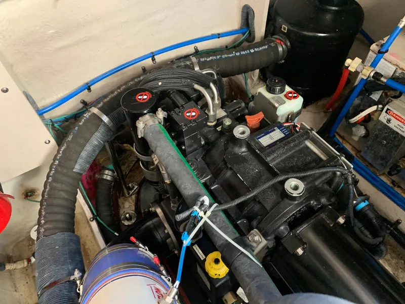 Slide: The Image of Sea Ray 410 Sundancer 2014 - 90