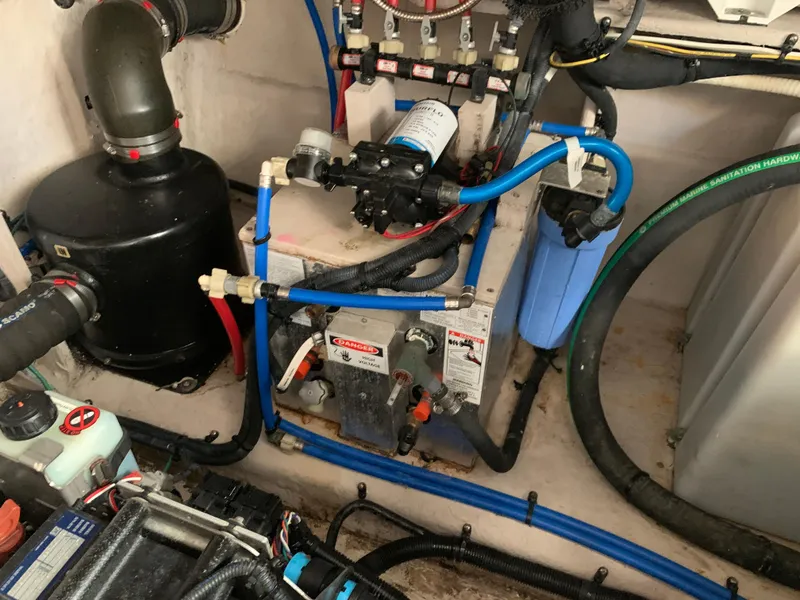 Slide: The Image of Sea Ray 410 Sundancer 2014 - 91