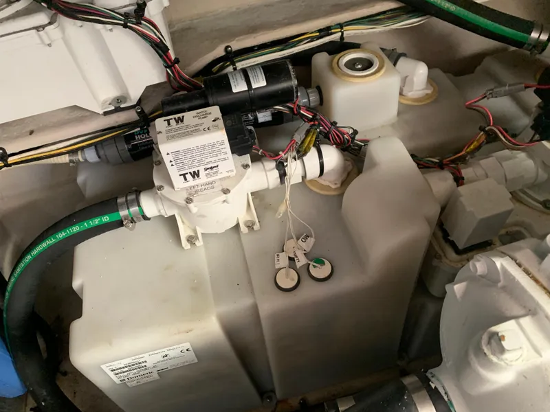 Slide: The Image of Sea Ray 410 Sundancer 2014 - 92