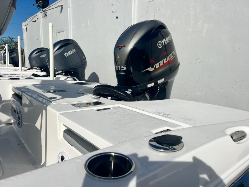 Slide: The Image of 2025 NauticStar 191 Hybrid boat with Yamaha outboard engines. - 10
