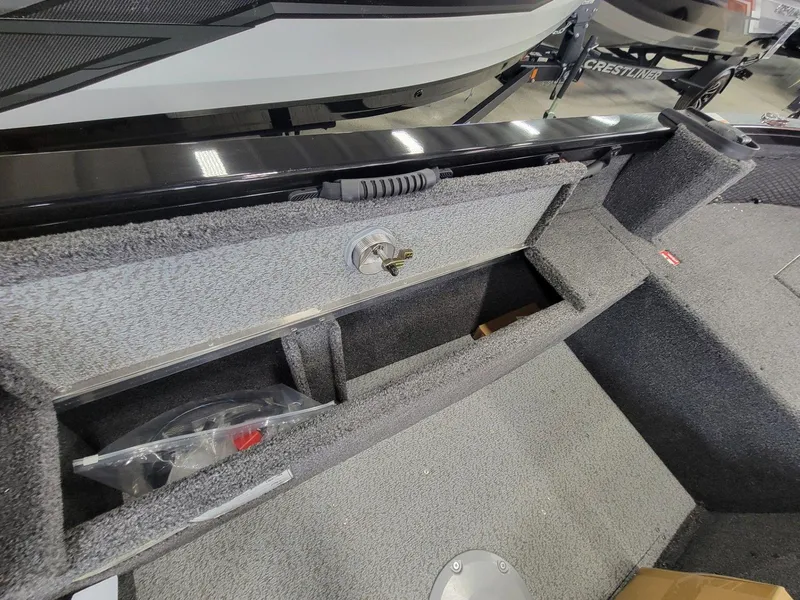 Slide: The Image of Crestliner 1650 Pro Tiller 2025 - 10