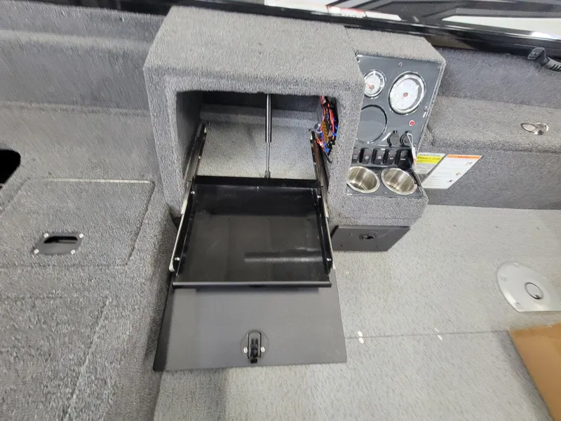 Slide: The Image of Crestliner 1650 Pro Tiller 2025 - 11