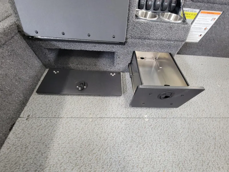 Slide: The Image of Crestliner 1650 Pro Tiller 2025 - 12