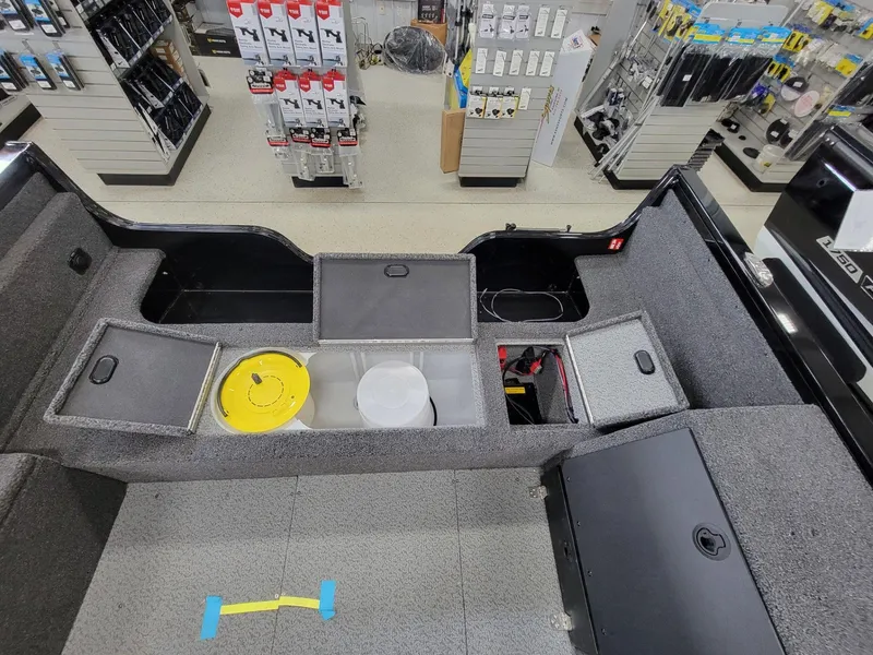 Slide: The Image of Crestliner 1650 Pro Tiller 2025 - 13