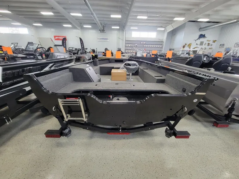 Slide: The Image of Crestliner 1650 Pro Tiller 2025 - 3