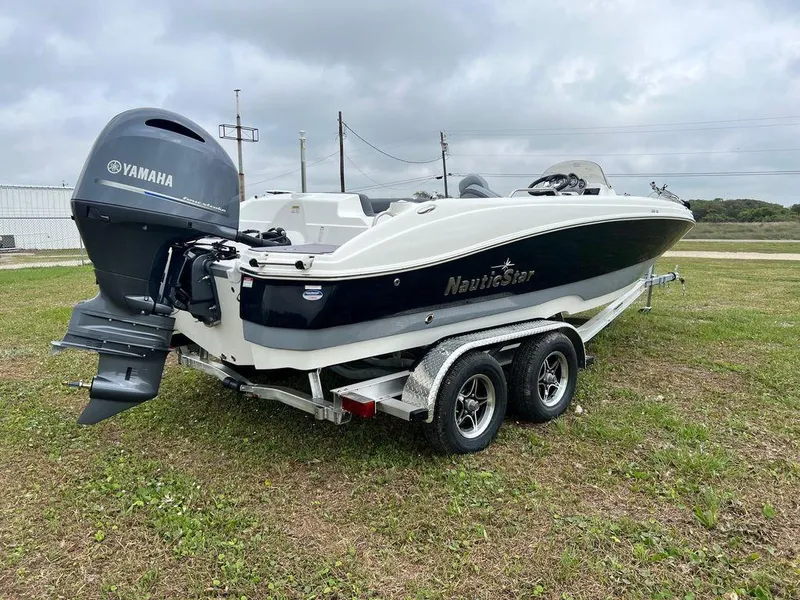 Slide: The Image of NauticStar 203 SC 2023 - 8