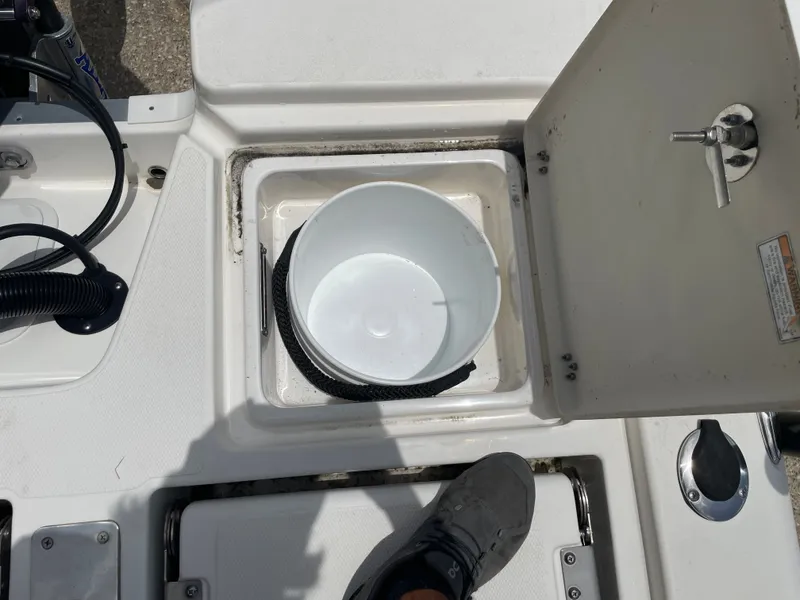 Slide: The Image of NauticStar 227XTS 2023 - 13