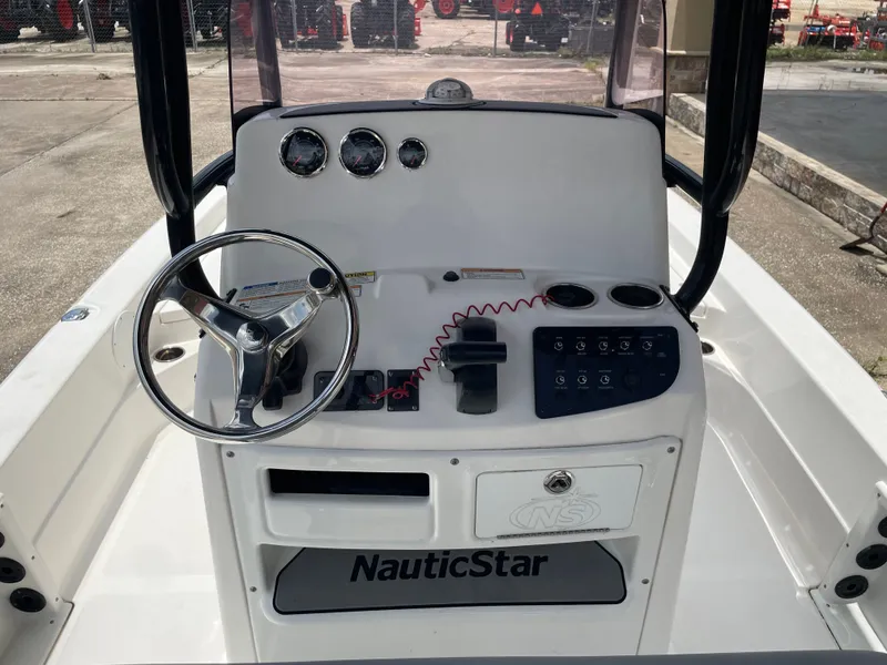 Slide: The Image of NauticStar 227XTS 2023 - 15