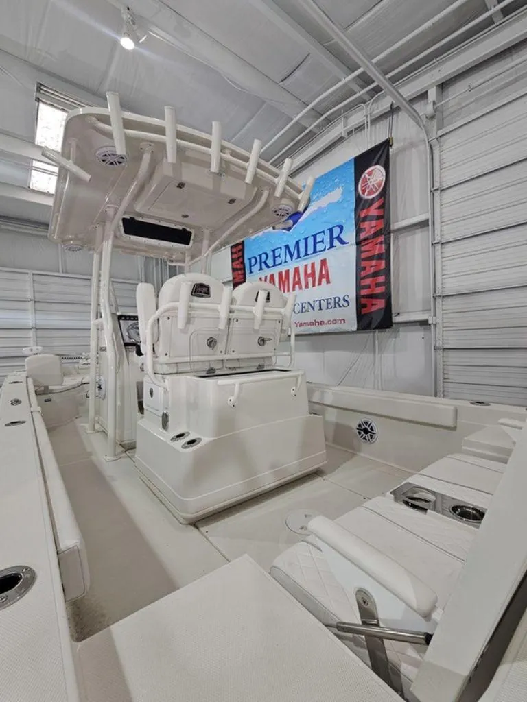 Slide: The Image of Ranger 2660 Bay 2024 - 16