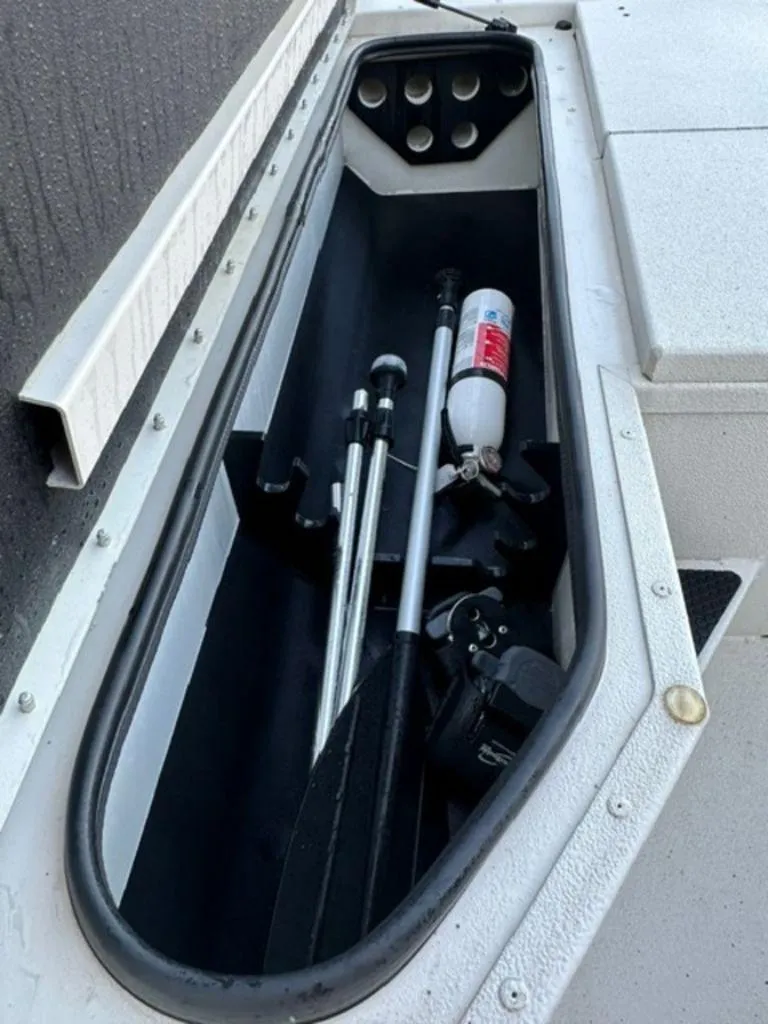 Slide: The Image of Ranger RB200 2023 - 14