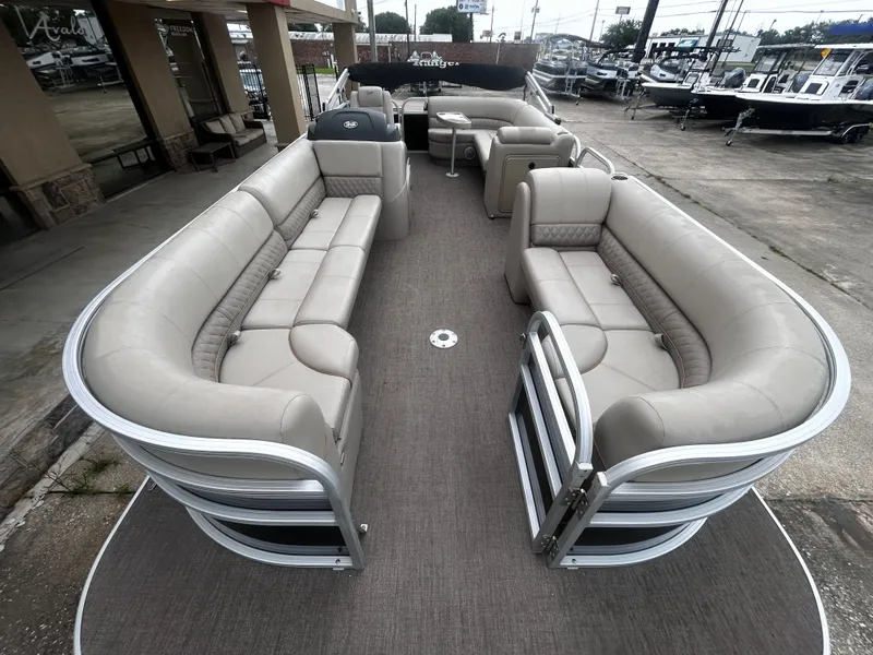 Slide: The Image of Ranger Reata 220C 2023 - 10