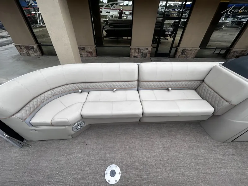 Slide: The Image of Ranger Reata 220C 2023 - 11