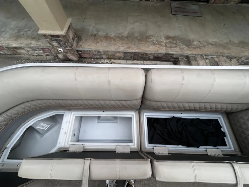 Slide: The Image of Ranger Reata 220C 2023 - 12