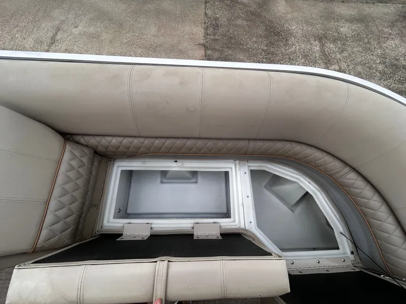 Slide: The Image of Ranger Reata 220C 2023 - 14