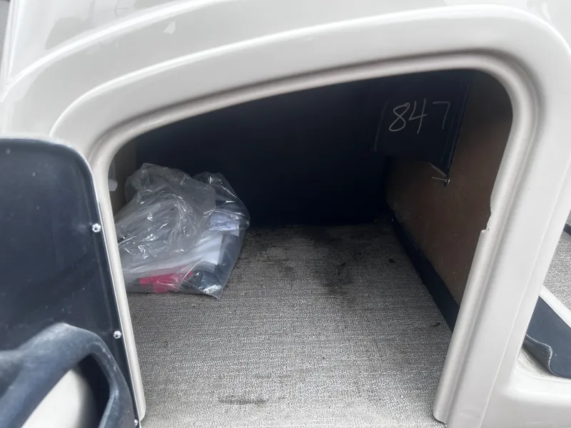 Slide: The Image of Ranger Reata 220C 2023 - 19