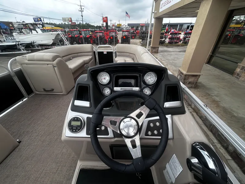 Slide: The Image of Ranger Reata 220C 2023 - 20