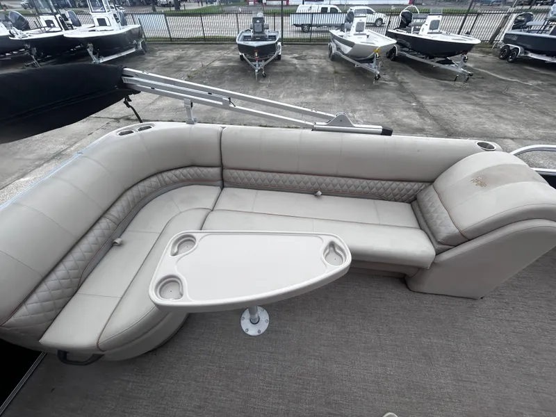 Slide: The Image of Ranger Reata 220C 2023 - 25