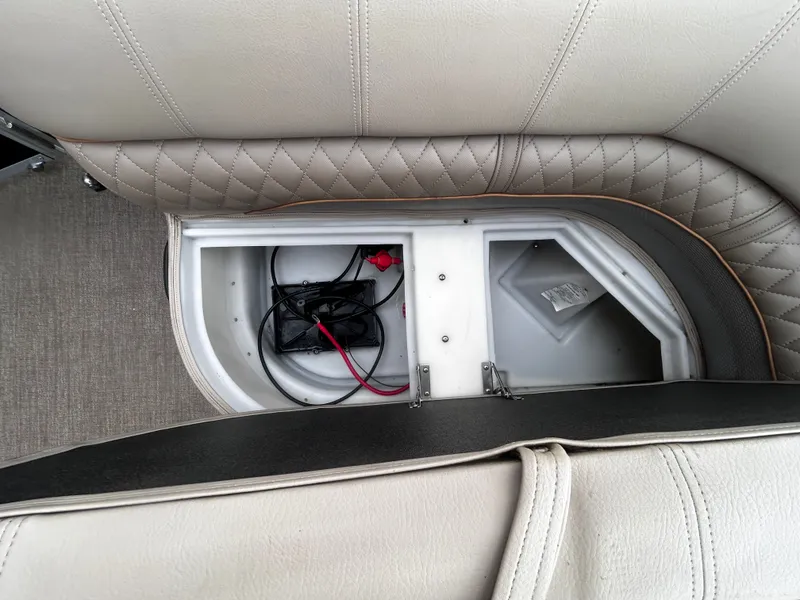 Slide: The Image of Ranger Reata 220C 2023 - 27