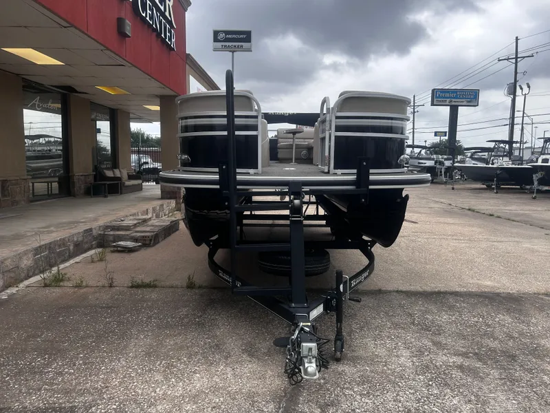 Slide: The Image of Ranger Reata 220C 2023 - 3