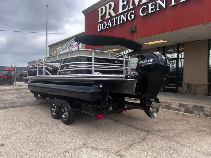 Slide: The Image of Ranger Reata 220C 2023 - 9