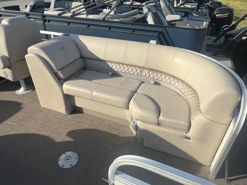 Slide: The Image of Ranger RP243C 2023 - 30