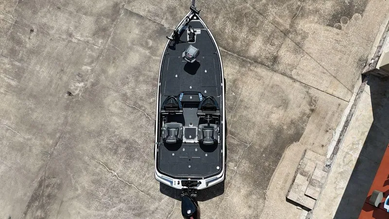 Slide: The Image of Ranger Z520R 2024 - 14