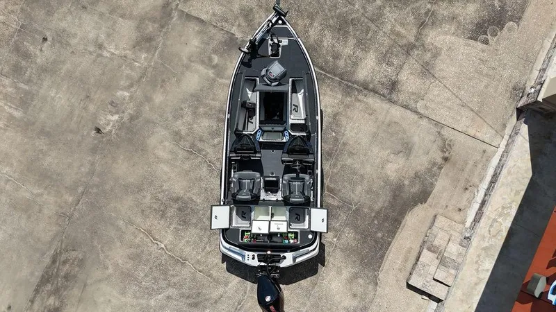 Slide: The Image of Ranger Z520R 2024 - 15