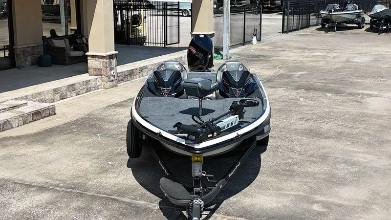 Slide: The Image of Ranger Z520R 2024 - 6