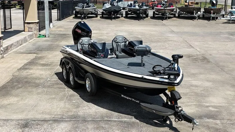 Slide: The Image of Ranger Z520R 2024 - 7