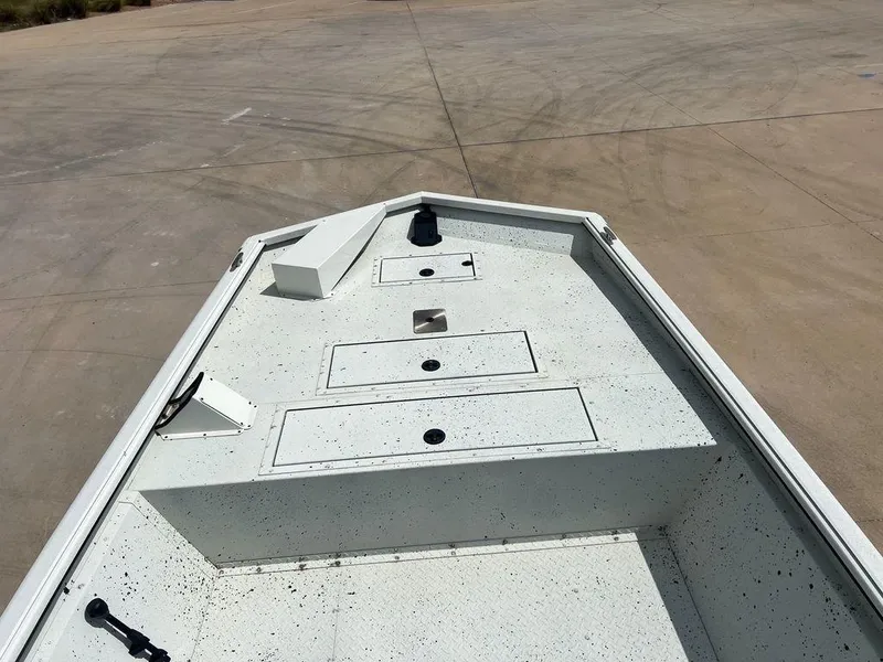 Slide: The Image of SeaArk 2072 FXT DLX CC 2024 - 15