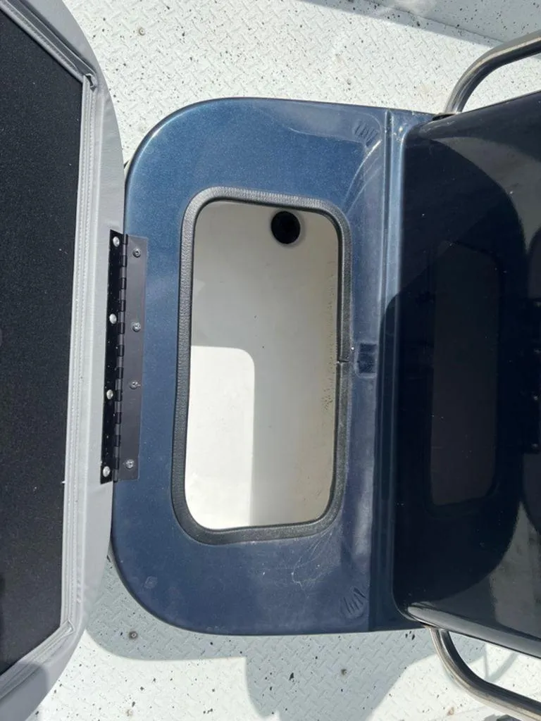 Slide: The Image of SeaArk 2072 FXT DLX CC 2024 - 22