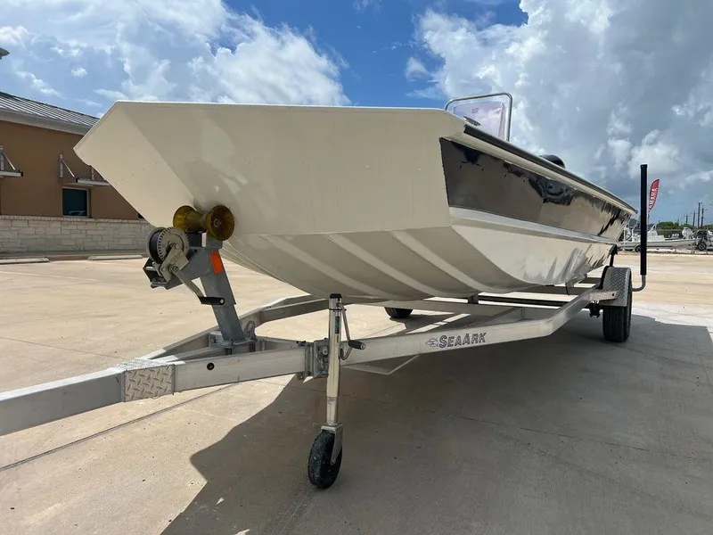 Slide: The Image of SeaArk 2072 FXT DLX CC 2024 - 5