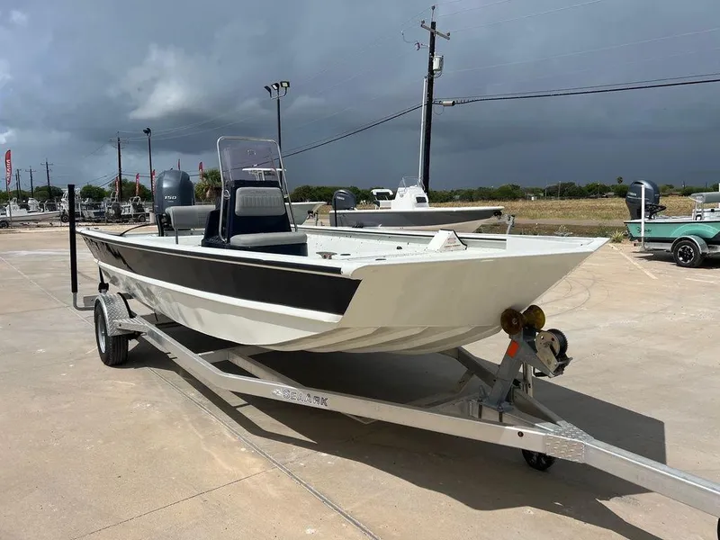 Slide: The Image of SeaArk 2072 FXT DLX CC 2024 - 8