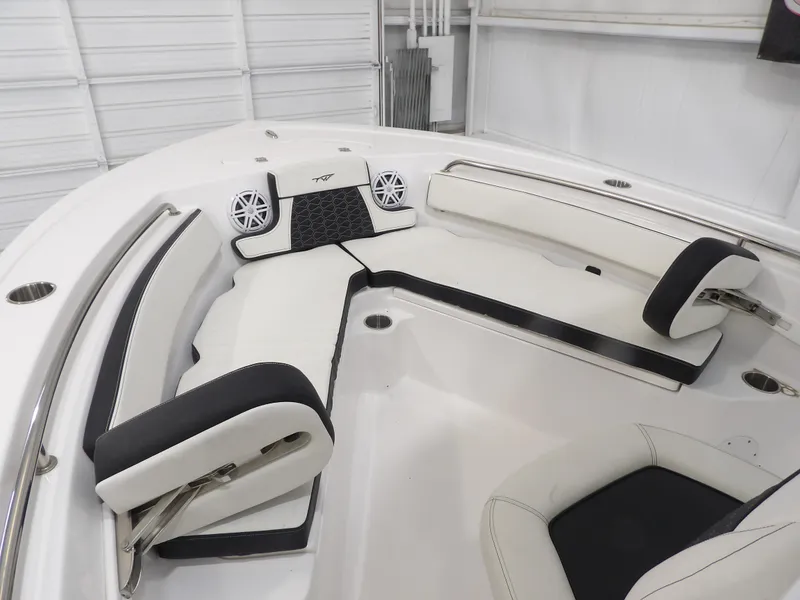 Slide: The Image of Tidewater 210 LXF 2025 - 24