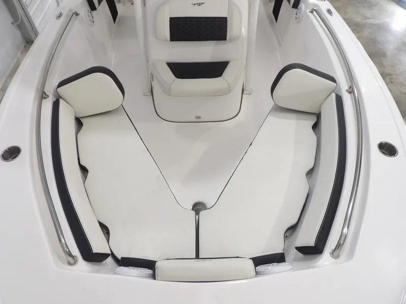 Slide: The Image of Tidewater 210 LXF 2025 - 25