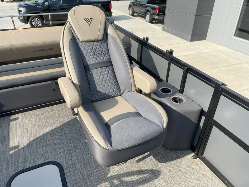 Slide: The Image of 2024 Viaggio Z22S boat seat with cup holders, featuring modern design and comfortable upholstery. - 10