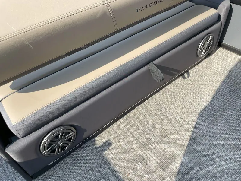 Slide: The Image of Viaggio Z22S 2024 boat seat with integrated speakers and beige upholstery. - 15