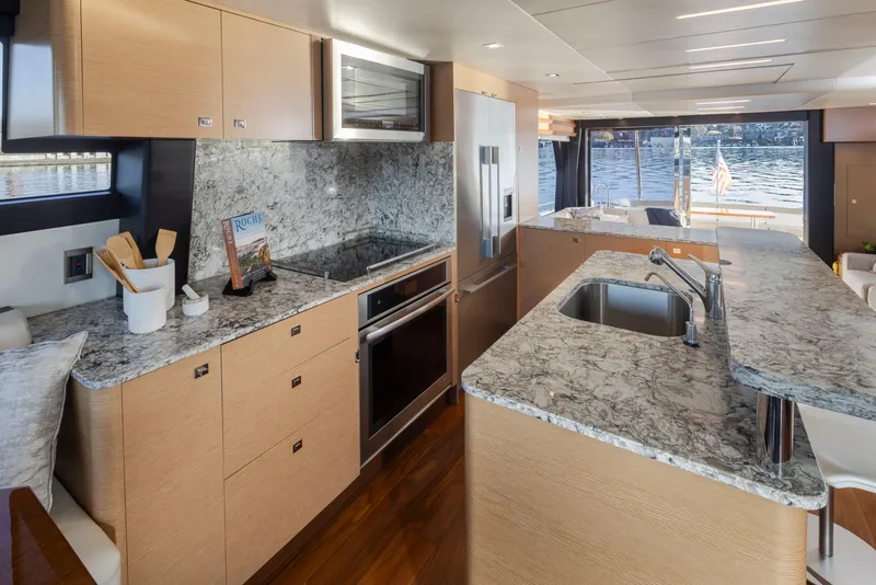 Slide: The Image of Ocean Alexander 70E Motoryacht 2020 - 57