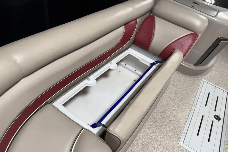 Slide: The Image of Premier 235 Grand Majestic 2008 - 31