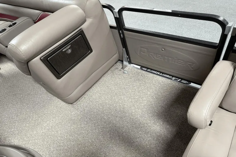 Slide: The Image of Premier 235 Grand Majestic 2008 - 35