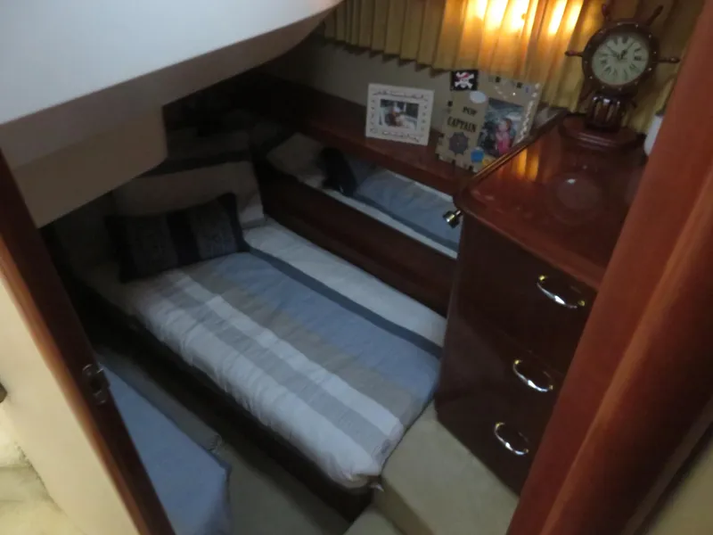 Slide: The Image of Carver 420 Mariner 2004 - 13