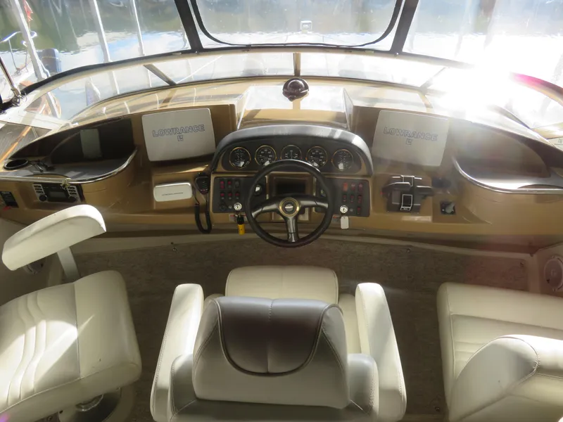 Slide: The Image of Carver 420 Mariner 2004 - 16