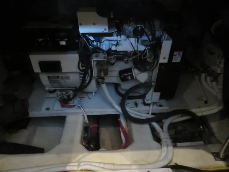 Slide: The Image of Carver 420 Mariner 2004 - 4