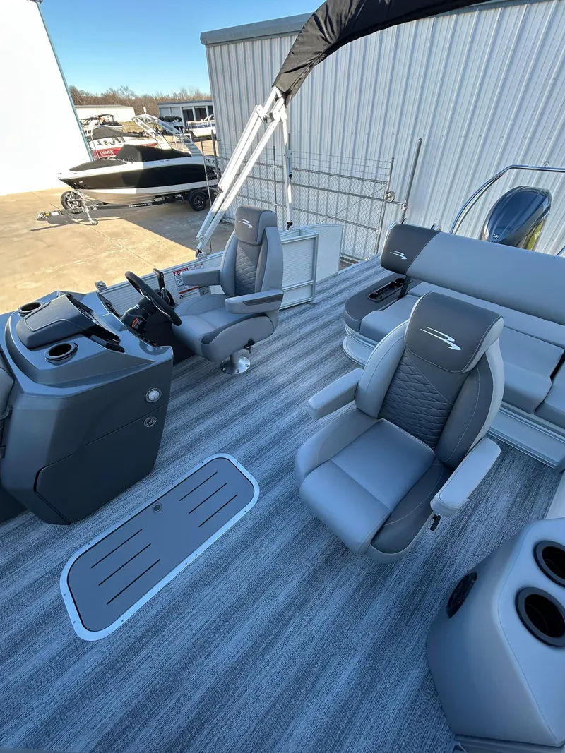 Slide: The Image of 2025 Bennington S 22 pontoon boat interior with modern seating and controls. - 5