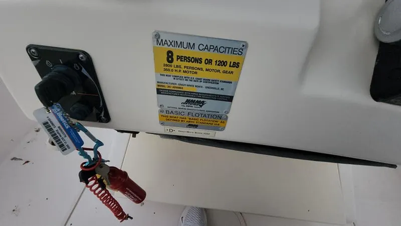 Slide: The Image of Capacity label on 2008 Grady-White Advance 257 boat, 8 persons or 1200 lbs. - 19